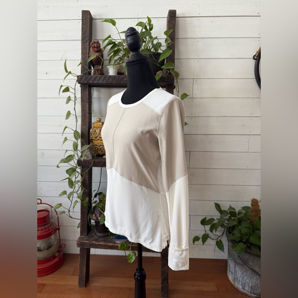 Altra Running Beige and White Long Sleeve Top with Hand Covers - Picture 8 of 17